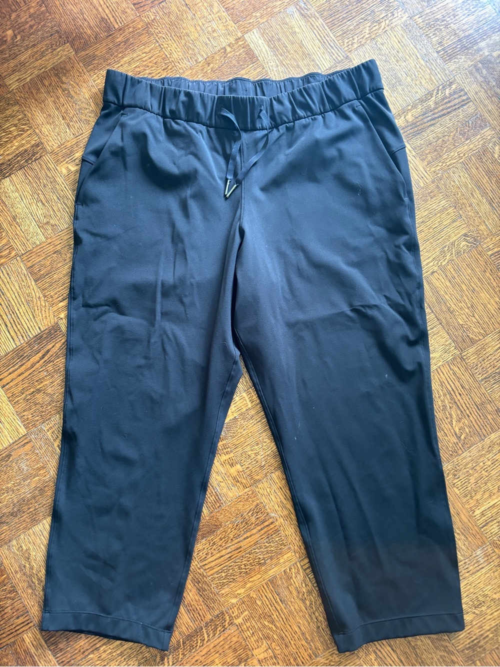 Women on the fly crop pant